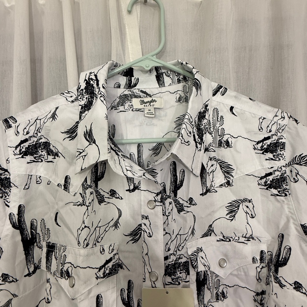 Women’s Wrangler Western Print Short Sleeve Shirt - Picture 3 of 9